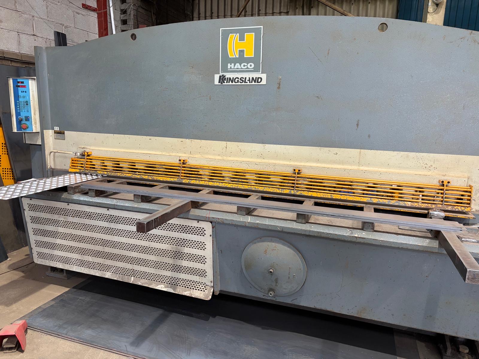Haco Kingsland guillotine shear cutting steel plate